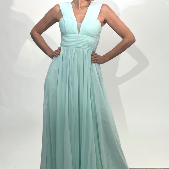 Bariano Australia Claribel Pleated Mint V-Neck Maxi Gown MINT COLOR NWT - Picture 1 of 10